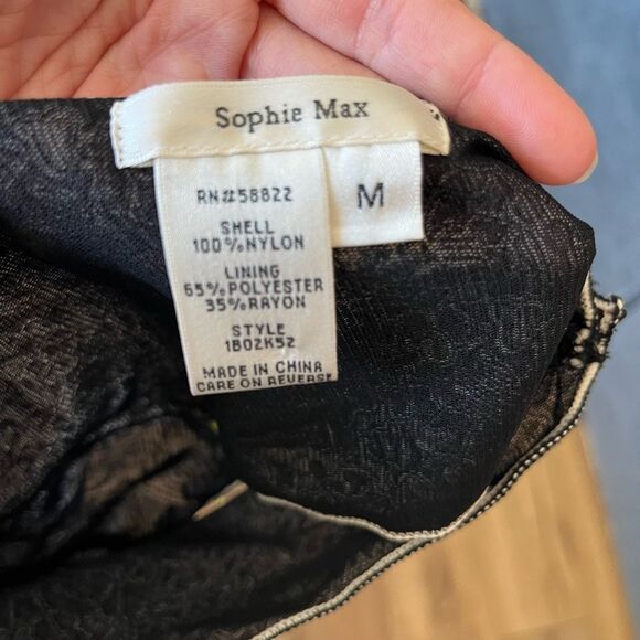 Sophie Max black/white geometric floral print mesh tiered v neck dress sz M EUC‎ - Picture 7 of 8